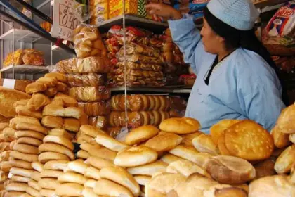 La venta de pan de batalla es irregular en La Paz; en Potosí ya hablan de un incremento en el precio