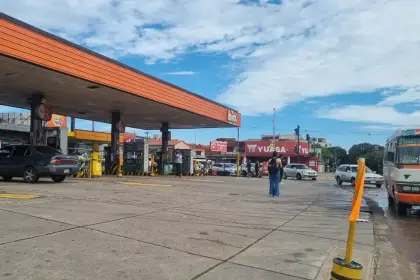 Asosur denuncia “desabastecimiento” de diésel en Santa Cruz, se declara en emergencia y pide a YPFB cumplir los compromisos