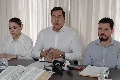 Destituyen a gobernador de Chonchocoro por autorizar traslado de Camacho a Santa cruz, según abogado