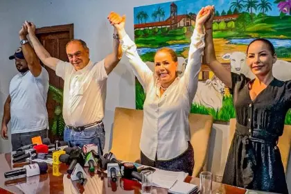 Angélica Sosa presenta a Mayté Flores y Rodrigo Barbery, que postularán a concejales por Santa Cruz Para Todos