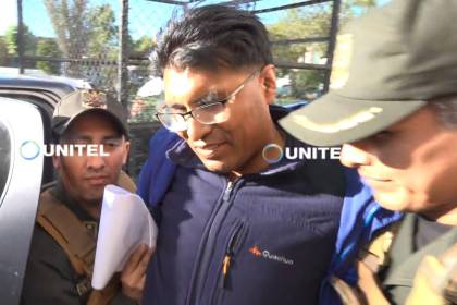 En medio de resguardo policial, Nilton Condori ingresa a San Pedro para cumplir detención preventiva