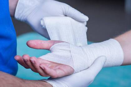 Defensoría: Un adolescente roció alcohol a su madre y le prendió fuego porque no le compró comida