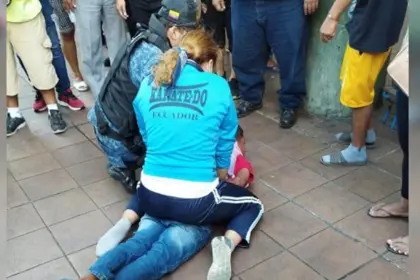Campeona de artes marciales somete a un hombre que estaba golpeando a su pareja en la calle