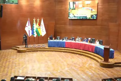 Diputados sesionan en Sucre para rendir homenaje a los 201 años de independencia de Bolivia 
