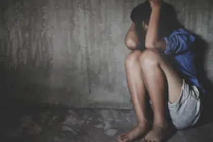 Víctima de violación vivió en silencio bajo amenazas durante nueve años y fue obligada a tener dos hijos de su agresor