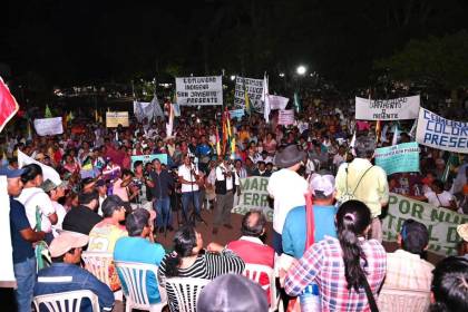 Marcha Indígena llega a San Ignacio de Velasco e instala una vigilia en la plaza principal a la espera de atención de las autoridades 