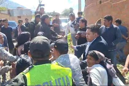 Reportan incidentes con el vehículo del presidente Arce en la inauguración del año escolar