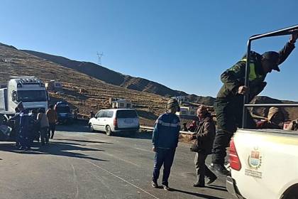 Choque entre dos vehículos deja un muerto y seis heridos en la ruta Cochabamba-Oruro