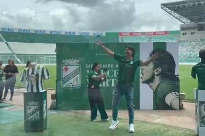 Martins es presentado oficialmente como nuevo jugador de Oriente Petrolero