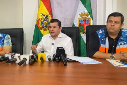 Santa Cruz: Tras cuatro días sin servicio, Jhonny alista la resolución para retirar rutas a los micros