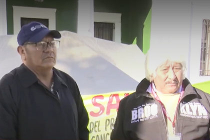 Pacientes renales instalan una vigilia ante falta de pago a centros de diálisis en Santa Cruz