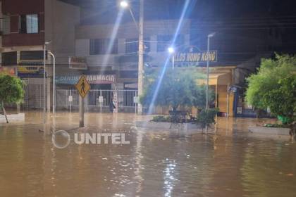 Lluvias y riadas golpearon a 13 municipios y hay alerta naranja para otros 76, según Defensa Civil