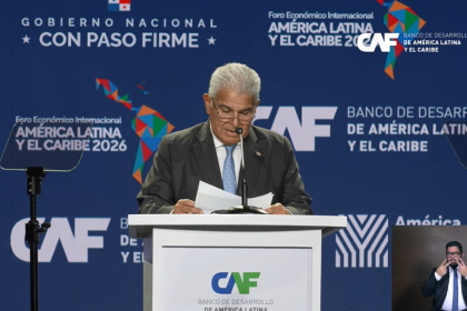 Se desarrolla el Foro económico en Panamá que reúne a presidentes de ocho países latinoamericanos