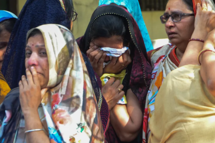 Casi 100 muertos en estampida durante ceremonia religiosa en India