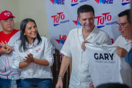 Tras “una charla extensa con Tuto”, Gary Añez se suma a la campaña de Libre