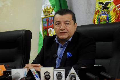 Fiscalía emite orden de apremio para Jhonny Fernández por la denuncia del caso pavimiento