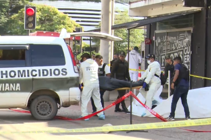 Una bala perdida alcanzó a un transeúnte cuando acribillaron a un extranjero en Santa Cruz, dice la Policía