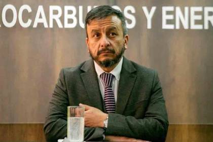 Comisión atribuye a Medinaceli la distribución de gasolina sin control de calidad durante la actual gestión de Gobierno