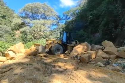 Santa Cruz: Derrumbes obligan a cerrar “hasta nuevo aviso” el tramo la Angostura – Samaipata