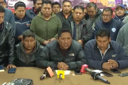 Tras la eliminación de la subvención, choferes del Transporte Libre de La Paz suben el pasaje de Bs 2,40 a Bs 5