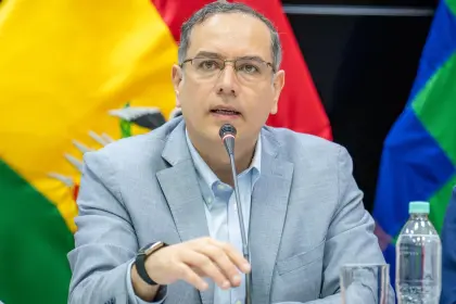 Presidente de YPFB pide reflexión a chóferes ante el paro anunciado para este miércoles