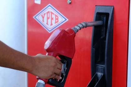 YPFB niega que aditivos en la gasolina provoquen daños a pintura de vehículos