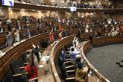 Diputados: Comisión aprueba tres créditos por $us 680 millones y los remite al pleno para su tratamiento