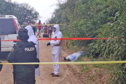Hallan a mujer sin vida y semidesnuda; el cuerpo estaba en plena calle en el Plan Tres Mil