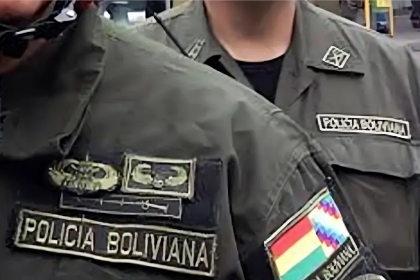 Sorprenden a un policía con dinero que presuntamente sería producto de una extorsión al dueño de un vehículo