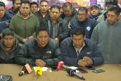 Tras levantamiento de subvención, choferes del transporte libre de La Paz suben el pasaje de Bs 2,40 a Bs 5