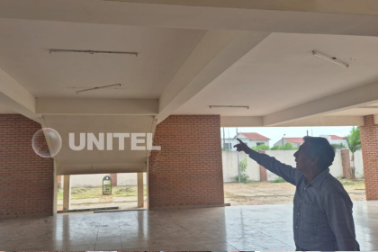 Constructores paralizan refacciones en colegios por deuda de la Alcaldía cruceña de Bs 150 millones