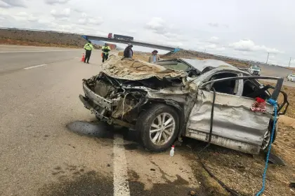 Tres muertos y tres heridos tras el vuelco de una vagoneta en la carretera La Paz-Oruro 