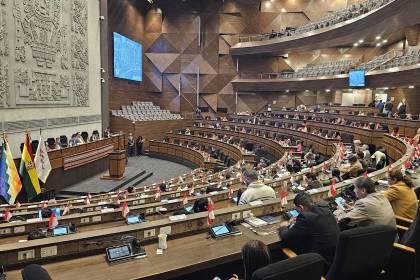Acuerdo con el FMI debe tener aval del Legislativo y el Gobierno apunta a una ley corta