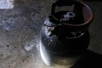 Hombre muere carbonizado tras desmayarse cuando intentaba escapar de un incendio en su vivienda, dice la Policía 