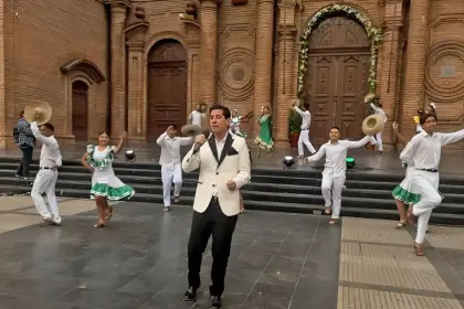 Al ritmo de sus danzas y con reconocidos artistas, La Revista adelanta los festejos por la efeméride de Santa Cruz