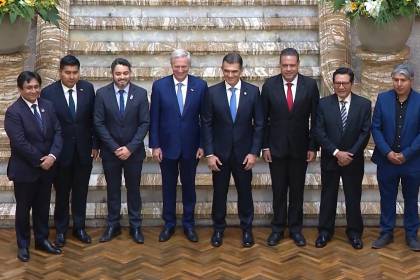Gobernadores de Bolivia y Chile acuerdan conformar mesas de trabajo para tratar “temas de interés común”