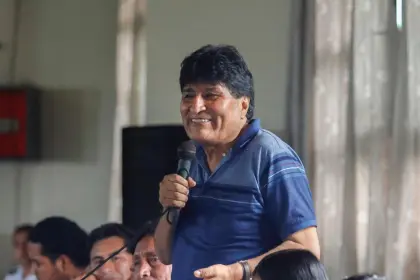 Juez de La Paz revoca fallo que anulaba orden de aprehensión contra Evo Morales