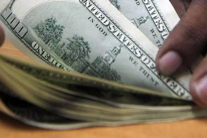 Tras más de dos meses, el dólar oficial vuelve a cotizar por debajo de los Bs 10 para el jueves