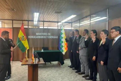 Ministro de Hidrocarburos posesiona a tres viceministros y a un nuevo titular de Ende