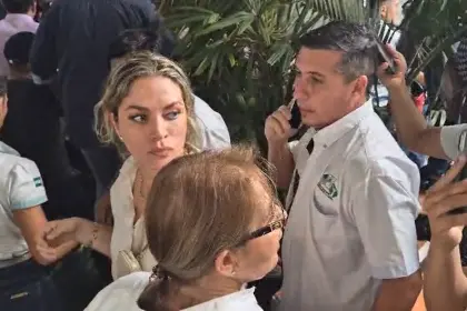 Vecinos ‘rescatan’ a concejales que quedaron encerrados tras sesión en la que se renovó directiva