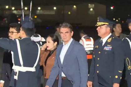 Presidente Paz llega a Perú para participar en la investidura de Keiko Fujimori