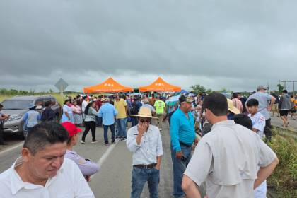 Puente de la Amistad: Productores bloquean en contra del contrabando de arroz