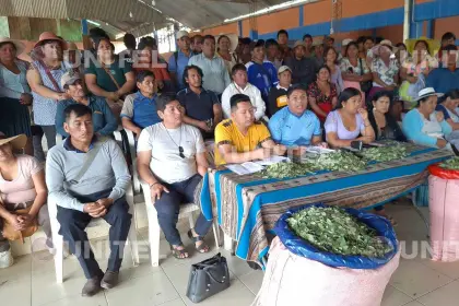 Cocaleros del Trópico instalan vigilia: “El Gobierno intenta cerrar el mercado de coca (de Sacaba)”, señalan