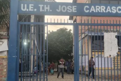 Intenso movimiento de personas en recintos de votación del trópico de Cochabamba
