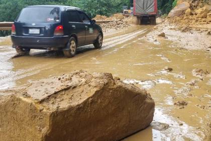 Tras deslizamientos, cierran un tramo de la carretera antigua Cochabamba - Santa Cruz 