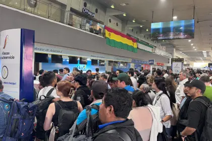 Se reanudan los vuelos tras incidente en Viru Viru y se genera aglomeración de pasajeros