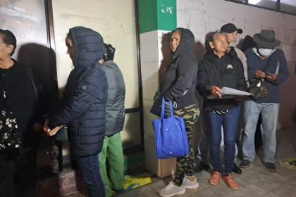 Trabajadores de salud otra vez cumplen paro de cinco días en Santa Cruz para exigir pago de bono de vacunación