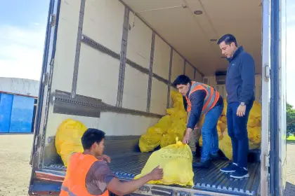 Por vía aérea llegan 10.000 Kilos de pollo a La Paz y El Alto ante bloqueos