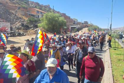 Evistas marchan en la ciudad de Cochabamba en contra del decreto del diésel 
