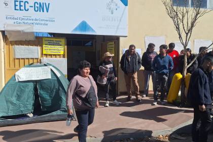 Cochabamba: Propietarios de talleres afectados por falta de pago inician huelga de hambre en instalaciones de la EEC-GNV